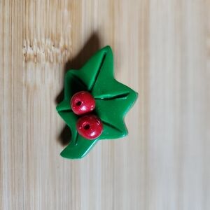 Vintage Holly Berry Leaf Pin
